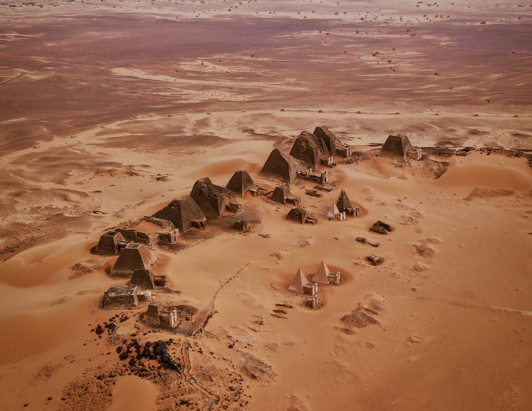 Pyramids of Meroe www.tours.sd